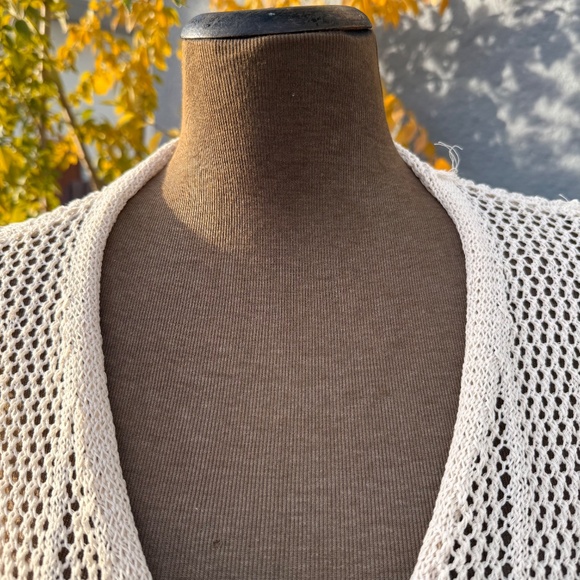 Must have Ivory open-weave wrap top - Picture 7 of 9